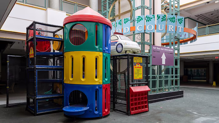 Exploring the Abandoned Richland Mall